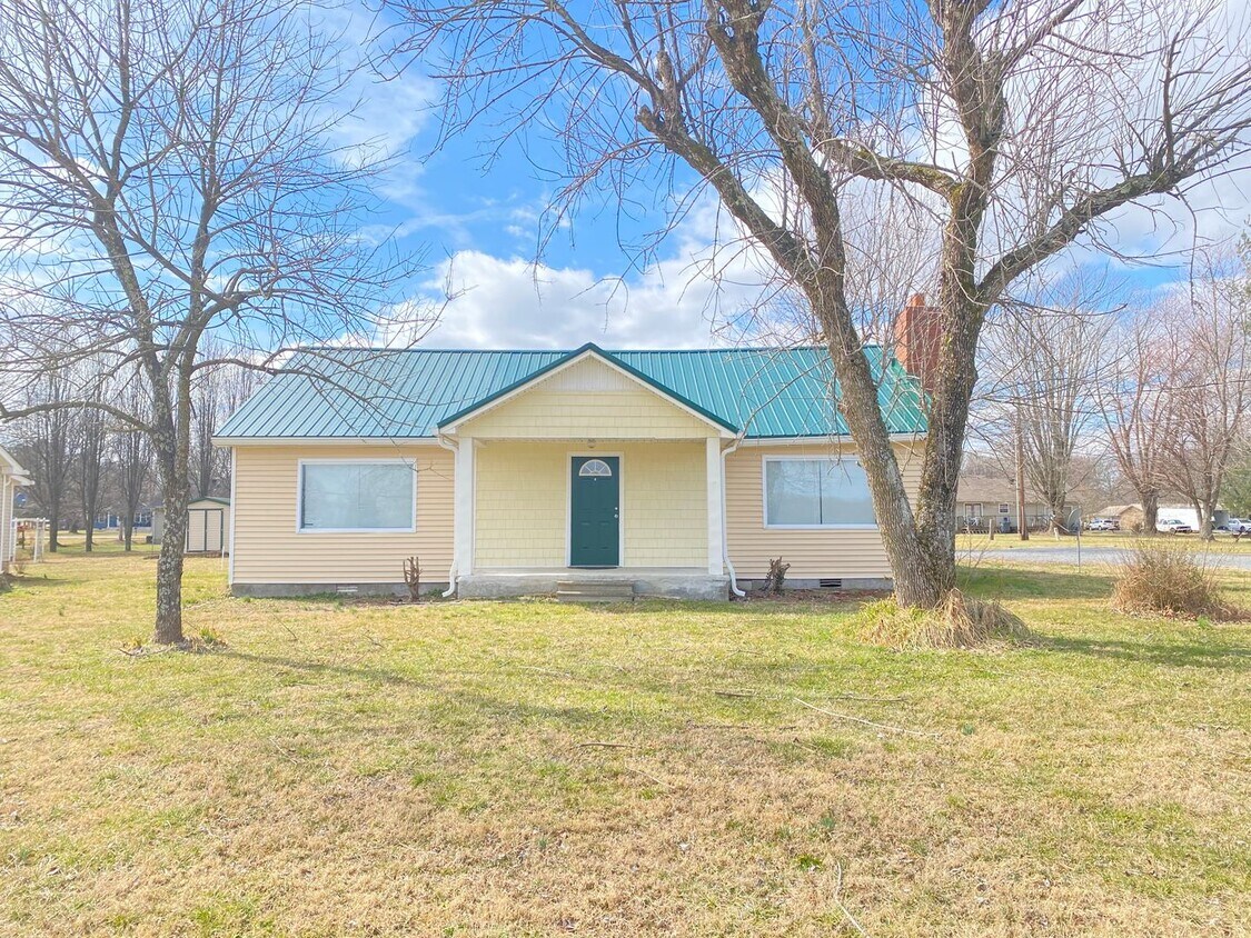 809 Akersville Rd, Lafayette, TN 37083 House Rental in Lafayette, TN