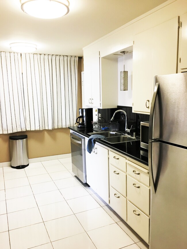 kitchen - 1930 Lakeshore Ave