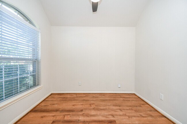 Building Photo - 6030 Wildbriar Ln
