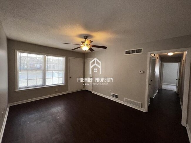 Building Photo - $300 OFF FIRST MONTHS RENT!
