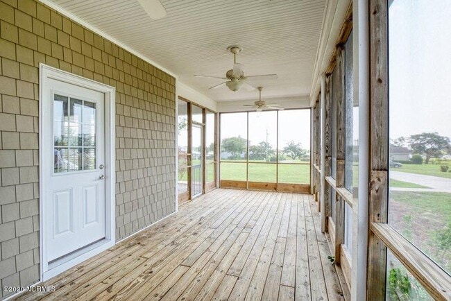 Building Photo - 300 Howards Ln