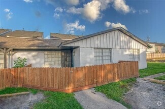 Building Photo - 1661 Northwood St