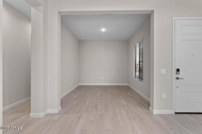 Building Photo - 4815 E Village Dr