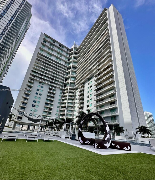 Foto del edificio - 690 SW 1st St