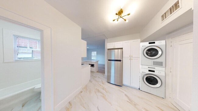Foto del edificio - 2331-2335 Riverside Ave - 2331-3(R)