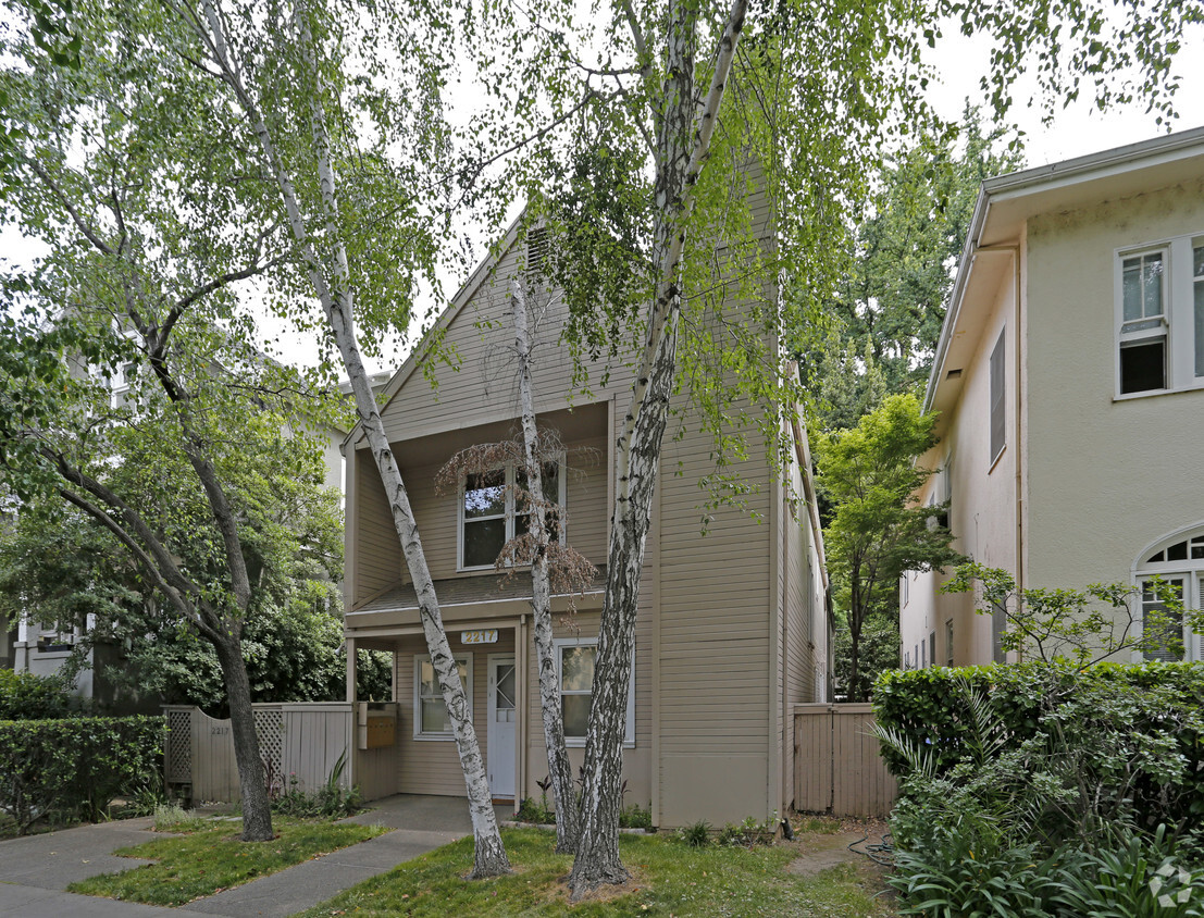 Building Photo - The Birchwood Apartments