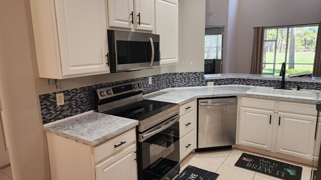 Foto del edificio - 3 BR 2.5 BA 1 CG rental in secure gated To...