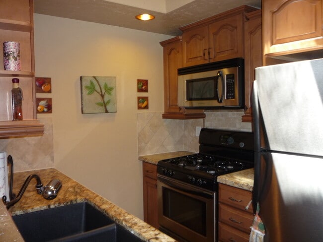 Building Photo - Talmadge Villas 1 Bedroom for Rent!