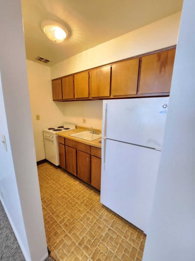 Building Photo - 719 Villa St