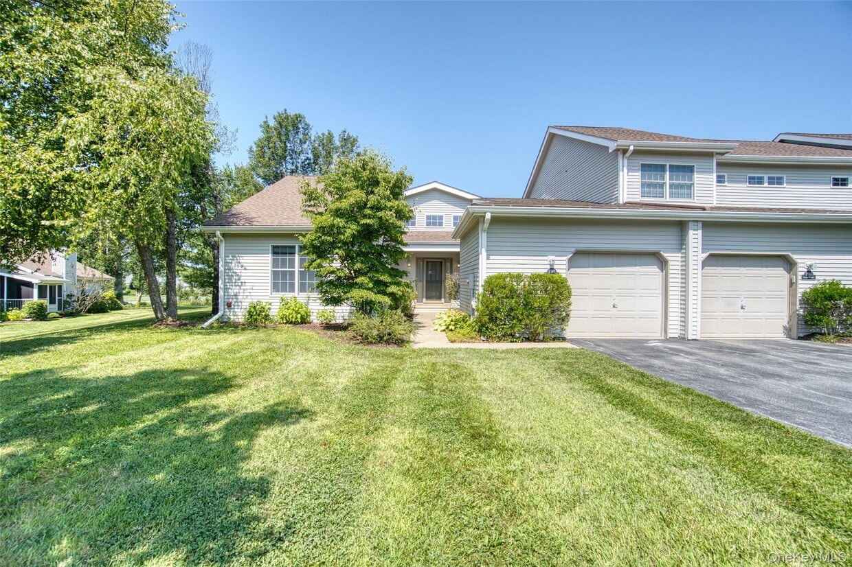 Primary Photo - 208 Cinnamon Cir