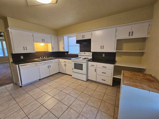 Foto del edificio - 909 NW Bell Ave