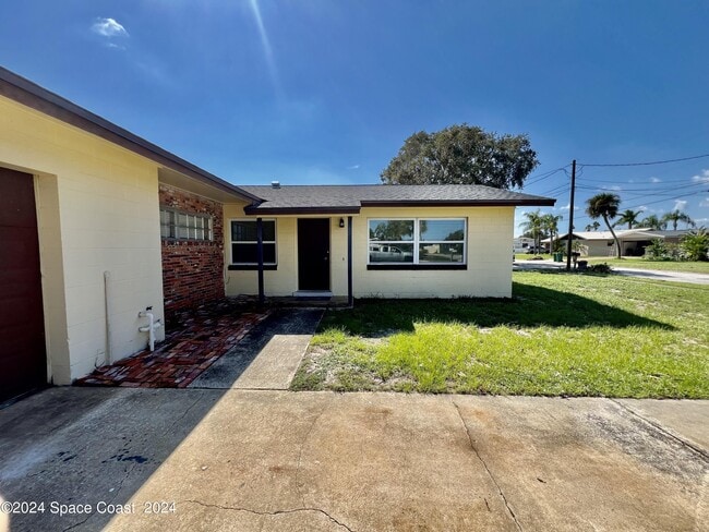Building Photo - 1570 Tuna St
