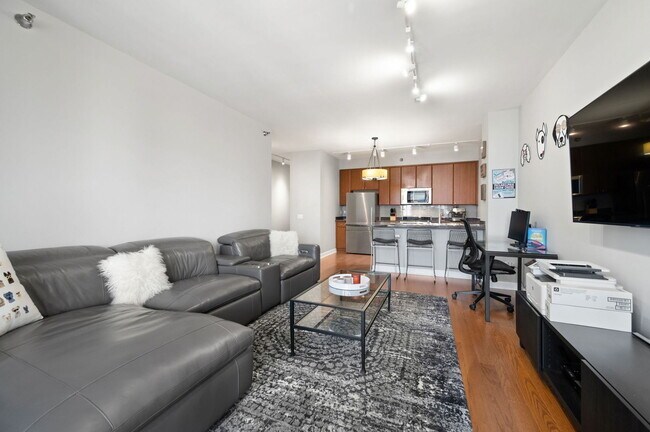 Foto del edificio - 330 N Jefferson St