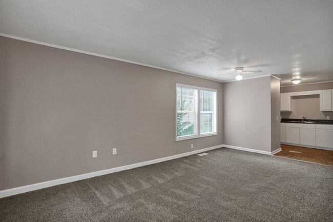 Building Photo - Cozy 3 Bedroom Home