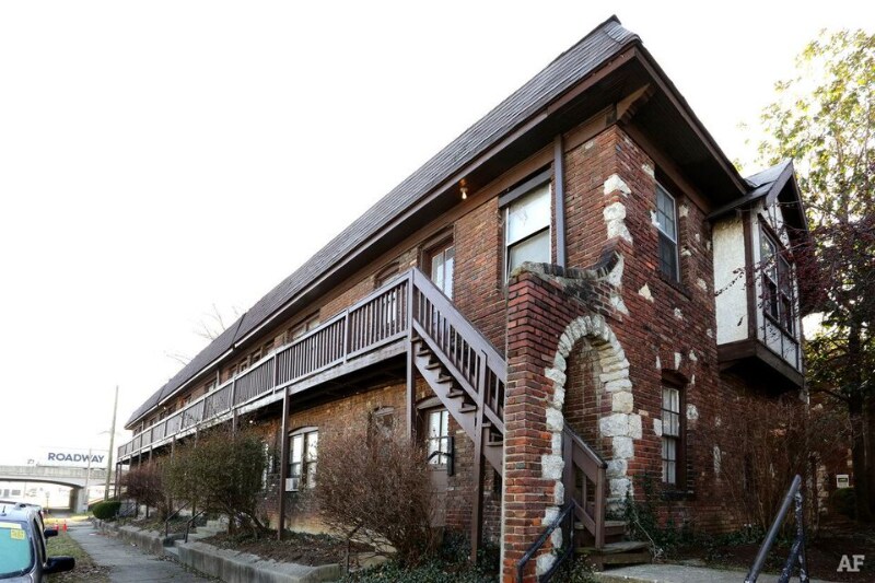 Foto del edificio - 1361 S Floyd St