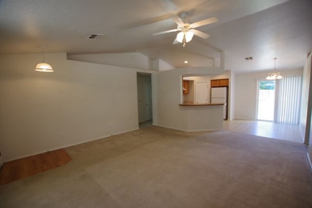 Building Photo - 256 E Black Hawk Dr