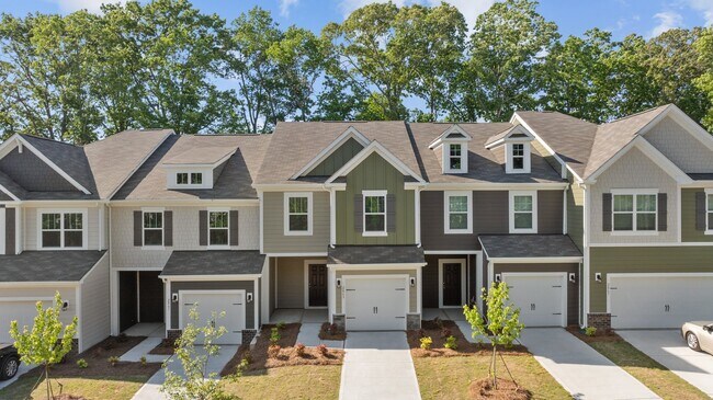 One car garage with driveway for additional car - 2863 Aubrey St