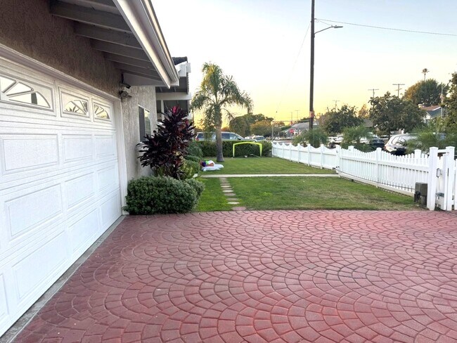 Foto del edificio - 16738 Calahan St