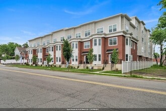 Building Photo - 70 RIDGEDALE Ave
