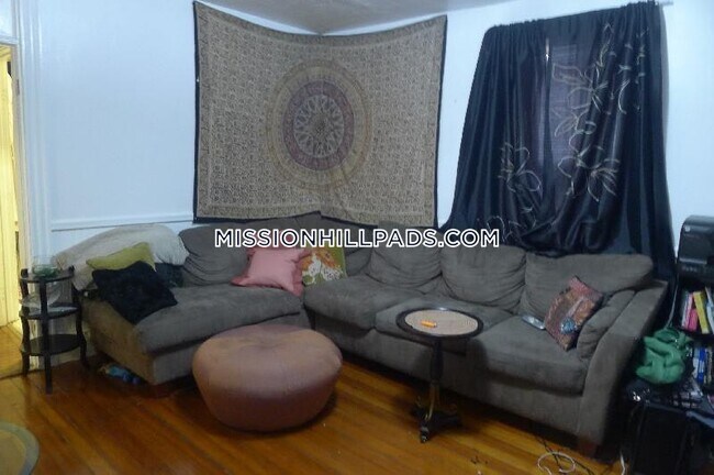 Foto del edificio - 50 Fisher Ave