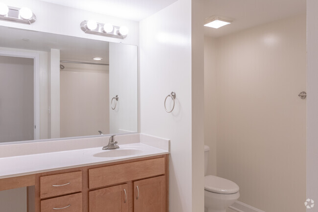 1BR, 1BA - 768 SF - Evergreens at Laurel