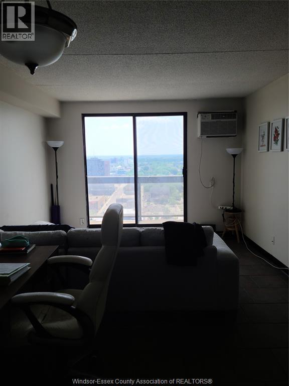 Photo du bâtiment - 150 Park St W