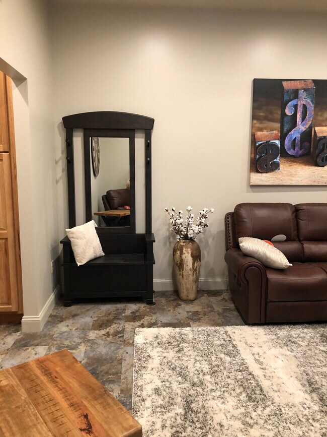 Living - 914 Morgantown Ave