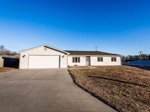 Building Photo - 227 William Dr