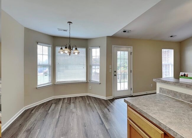 Building Photo - 2121 Centergrove Rd