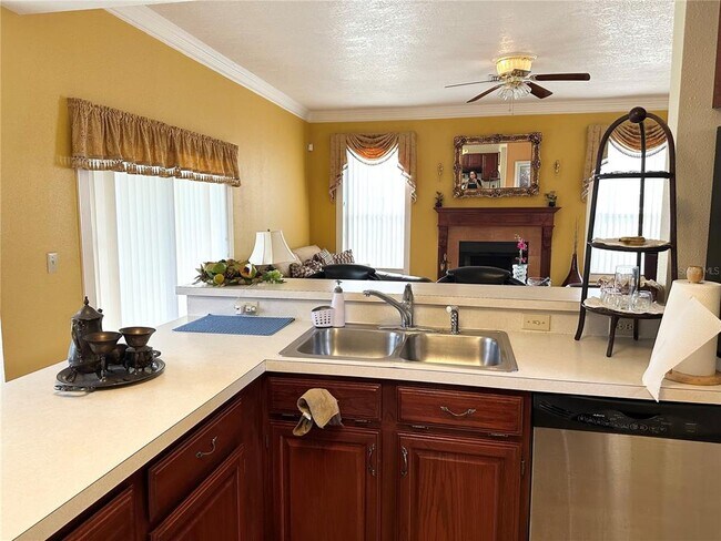 Foto del edificio - 458 Lytton Cir