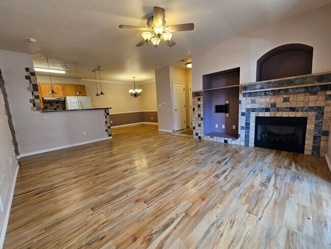 Foto del edificio - Spacious 2 Bedroom 2 Bath Condo - Close To Buckley AFB, DIA, DTC - Garage