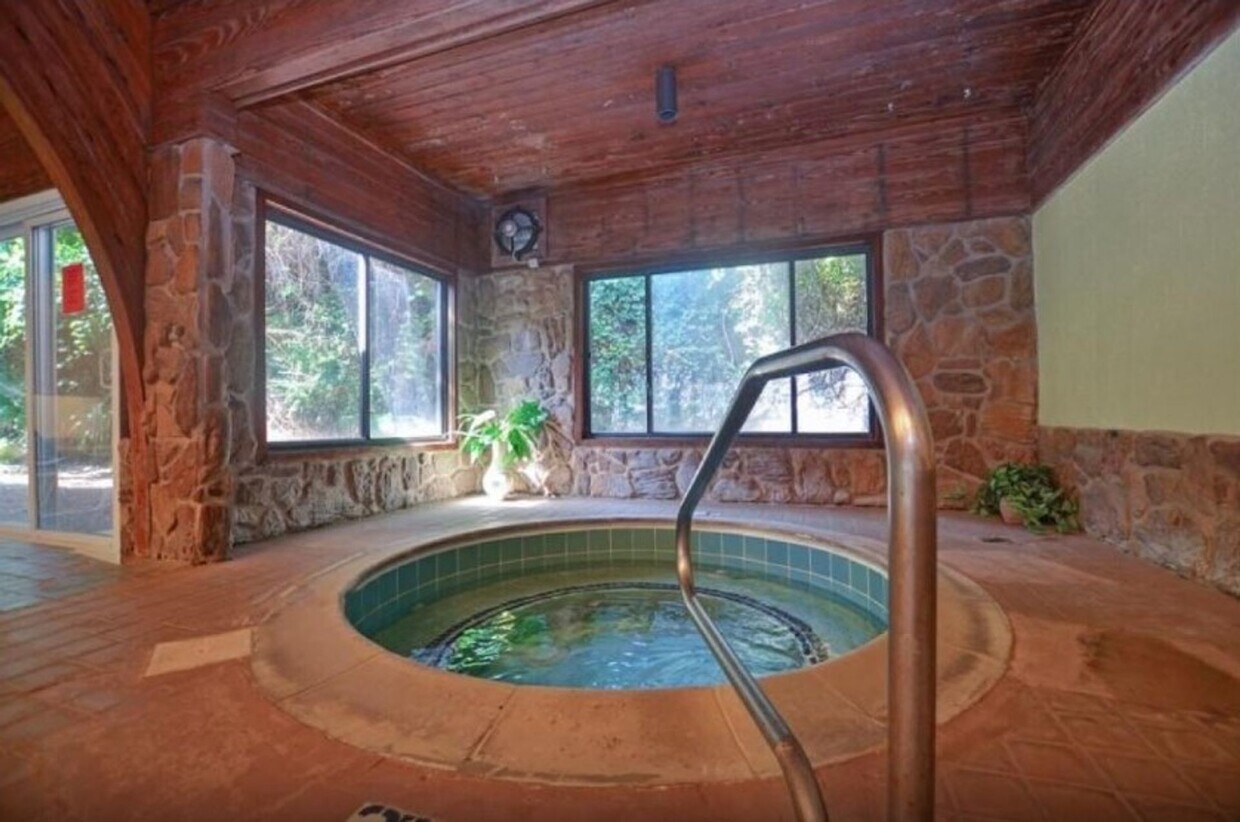 Foto principal - OFF-SEASON FURNISHED MONTHLY RENTAL STARTI...