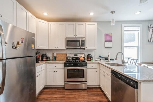 Photo - 1305 W Barry Ave Apartment