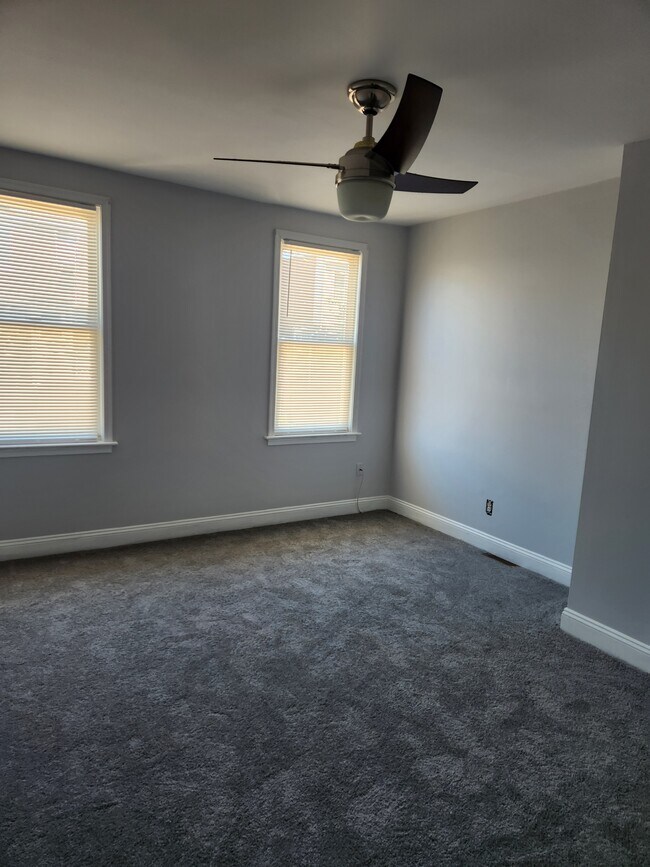Dormitorio trasero - 614 McKewin Ave
