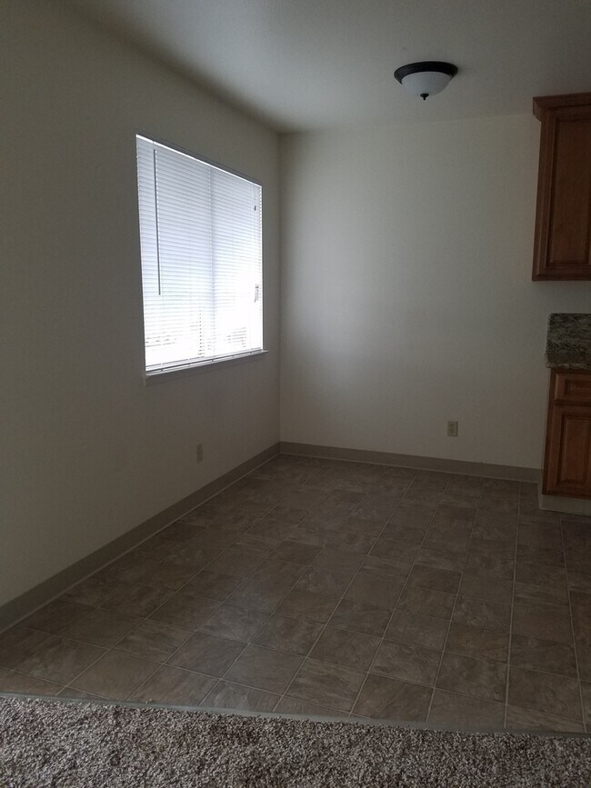 Building Photo - 433 San Benito Circle