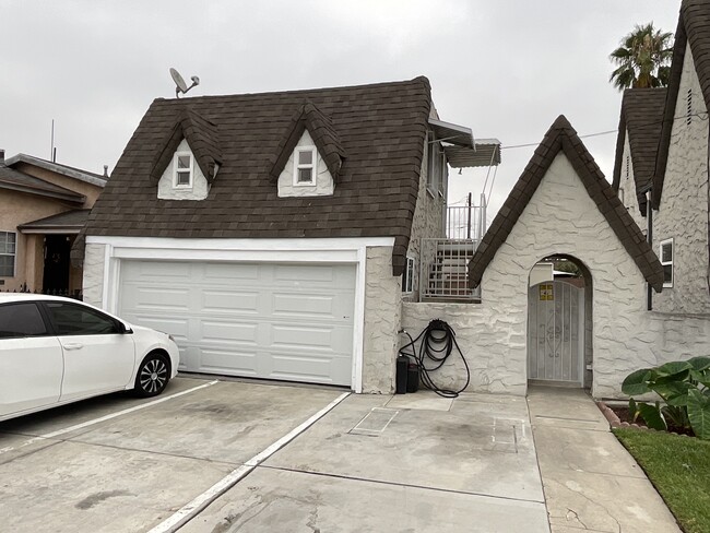 Private Access - 3031 Saturn Ave
