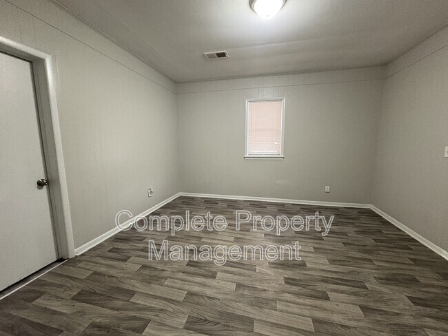 Foto del edificio - 6112 Blocton Ave