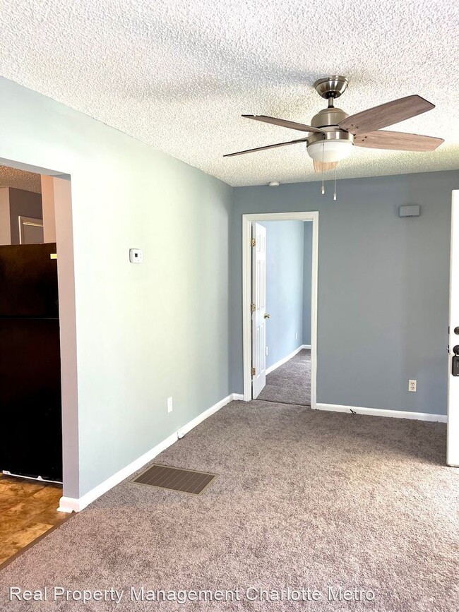 Building Photo - 2 br, 1 bath House - 1027 Mountain Crest D...