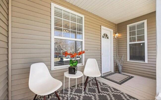 Building Photo - 1100 Hovey St SW