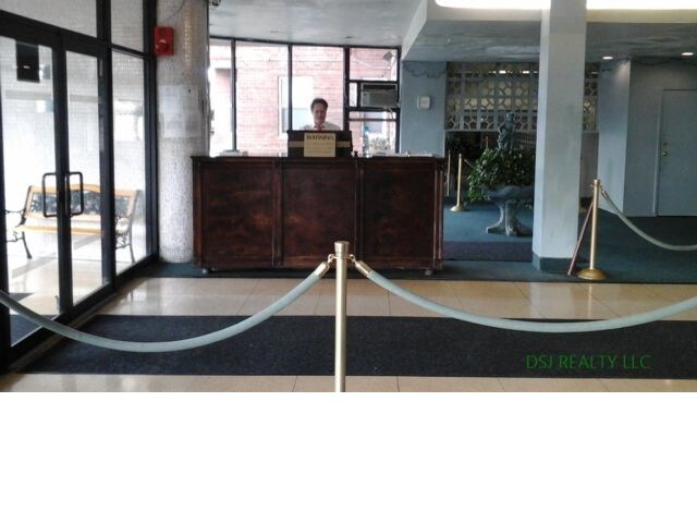 Foto del edificio - 8625 Van Wyck Expy