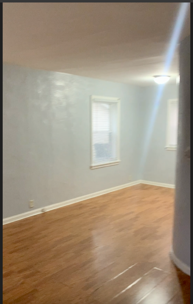 Foto del edificio - 2bd/1 ba duplex at corner of Colfax and La...