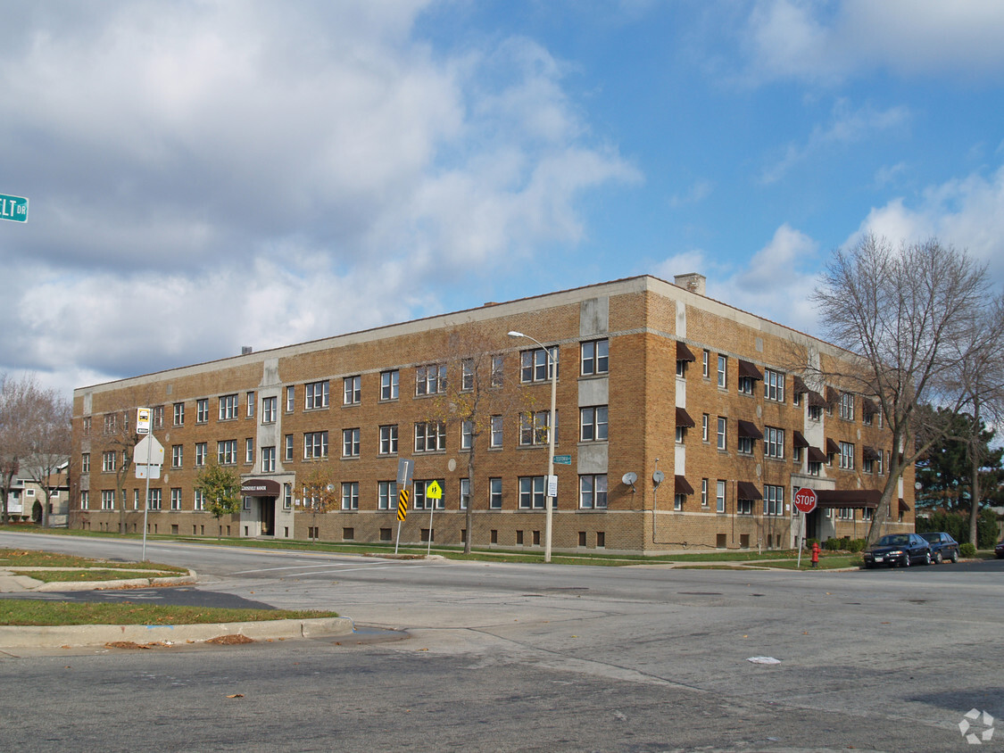 Roosevelt Manor - Apartments in Milwaukee, WI | Apartments.com