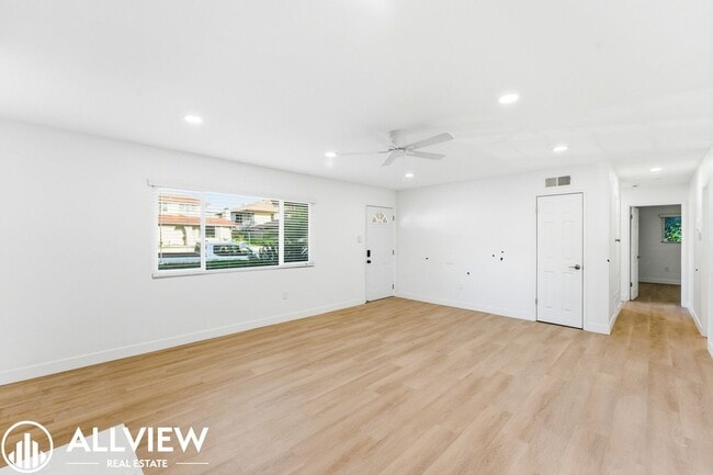 Foto del edificio - 16781 Bardon Ln