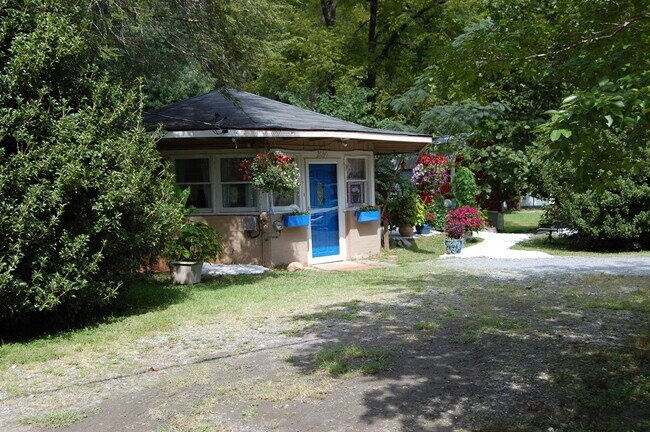 Building Photo - 2030 US 176 Hwy-