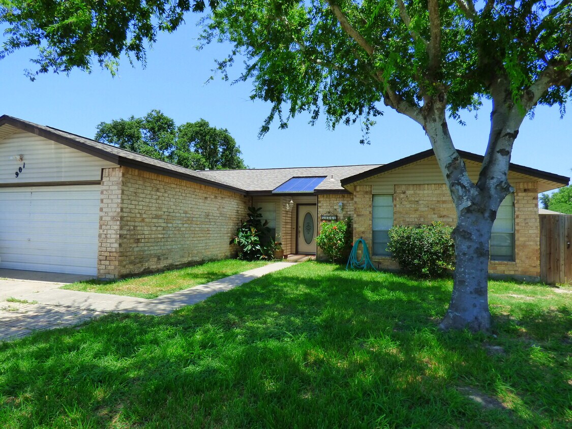 Front View - 901 Red Bishop Cir