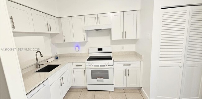 Foto del edificio - 46 Simonton Cir