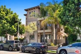 Building Photo - 208 S Lasky Dr