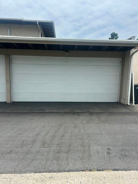 Building Photo - 1728 Westcliff Dr