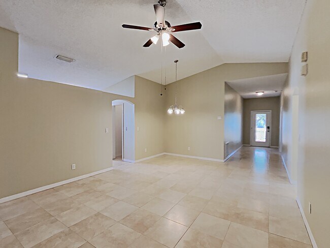 Building Photo - 2237 Deercroft Dr