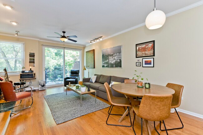 Foto del edificio - 1827 W Oakdale Ave